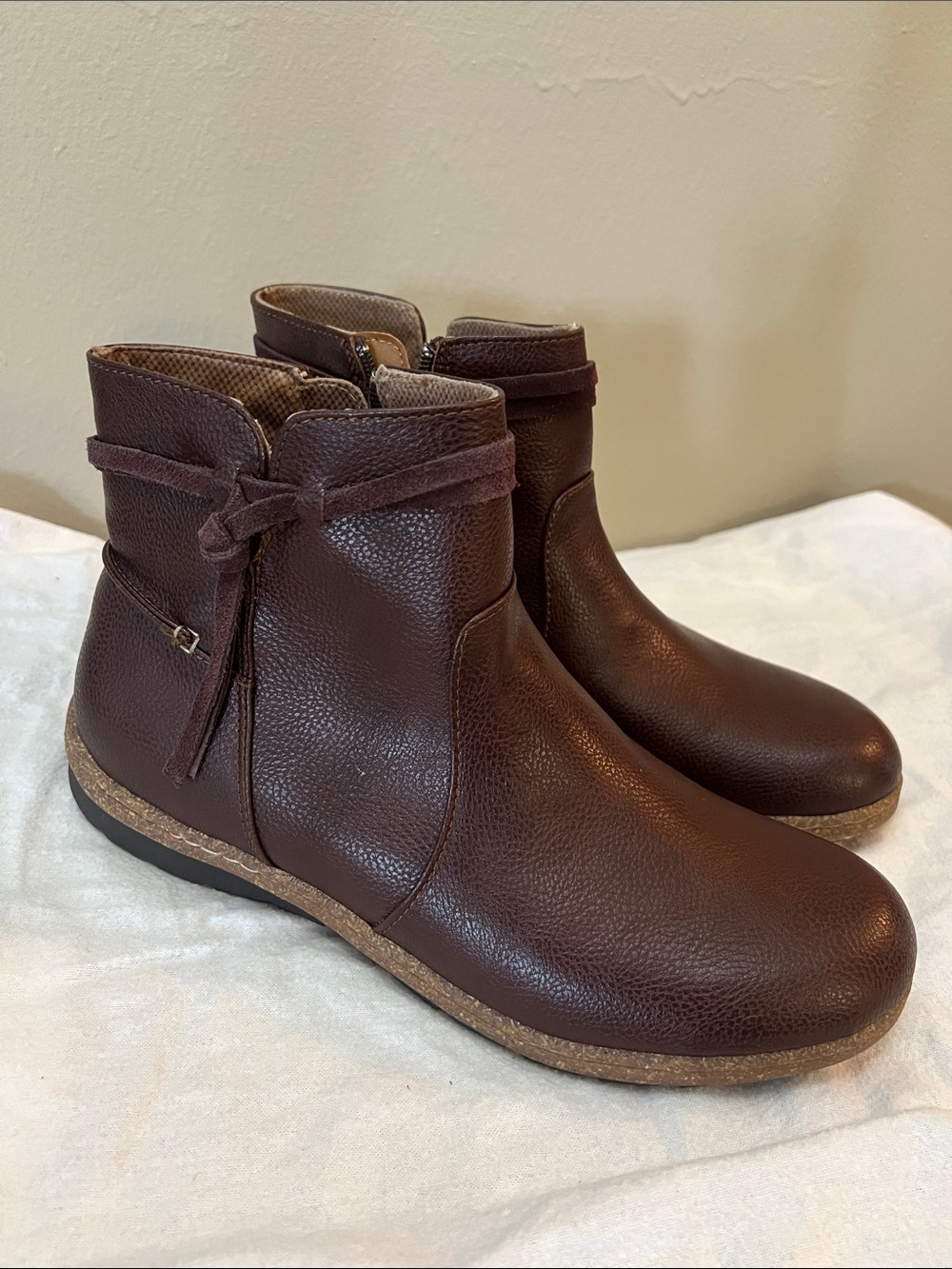 New boc Women's Brown Leather Ankle Boots with Side Tie